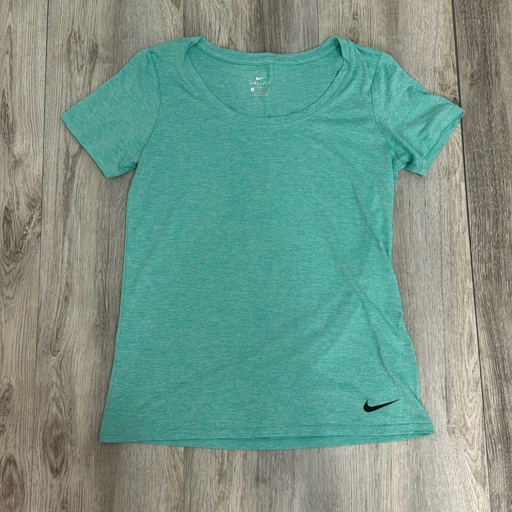 Nike Dri Fit Women’s size small Short sleeve top